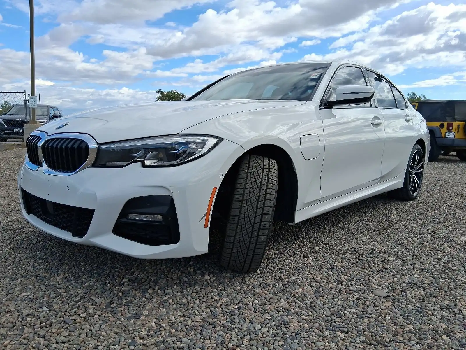 2021 BMW 3 Series 330e Sedan's photo