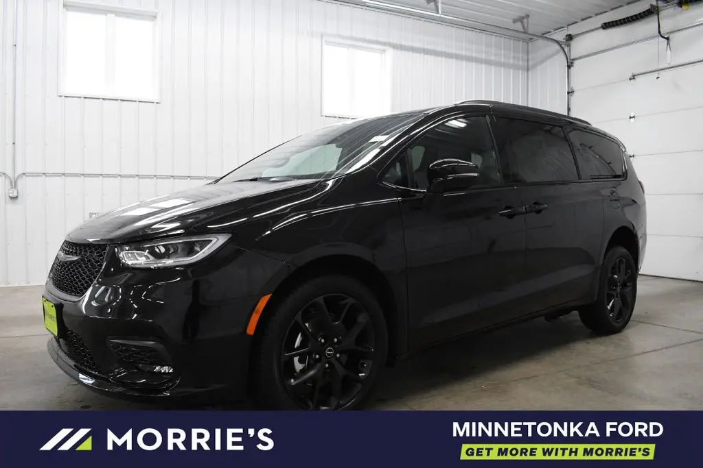2026 Chrysler Pacifica Select photo 3