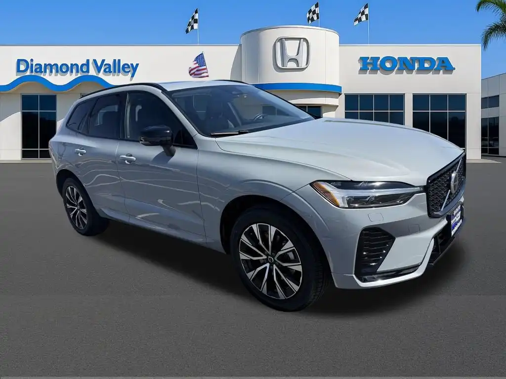 2025 Volvo XC60 B5 Core Dark AWD's photo