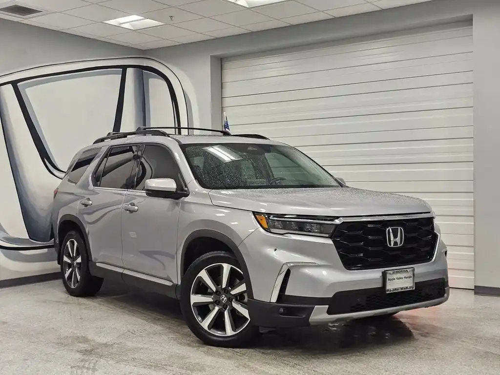 2023 Honda Pilot Touring AWD's photo