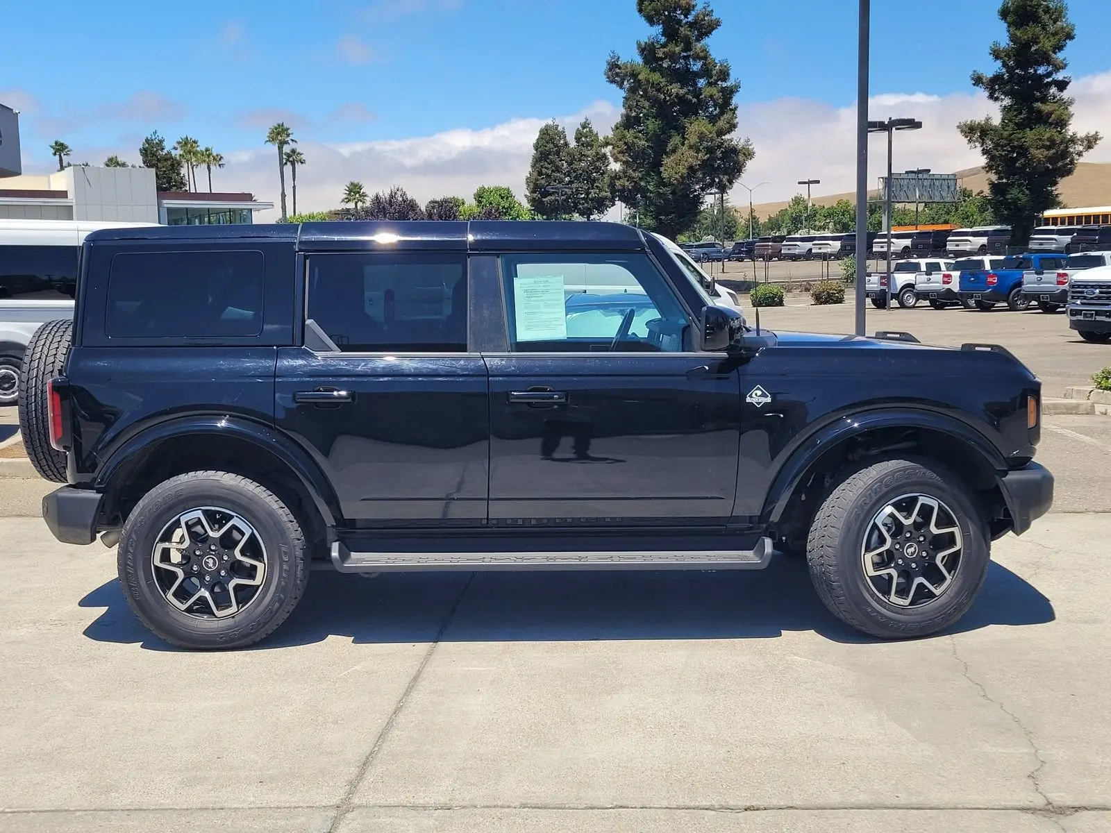 2025 Ford Bronco Outer Banks 4x4 photo 3