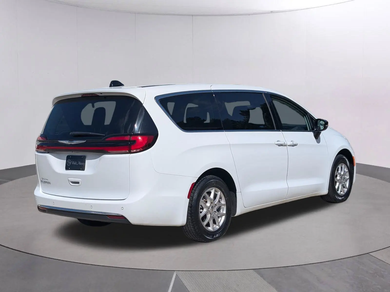 2024 Chrysler Pacifica Touring L photo 5