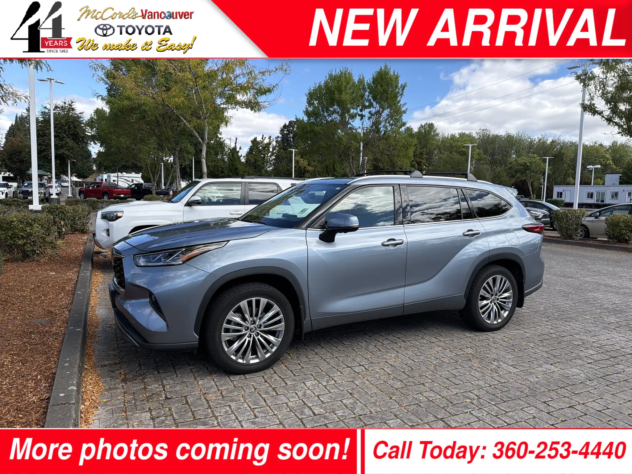 2023 Toyota Highlander Hybrid Platinum FWD's photo
