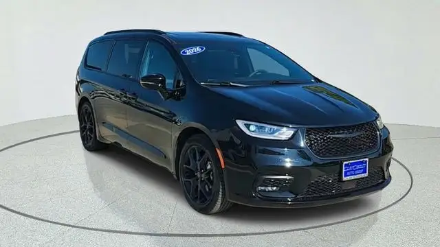 2026 Chrysler Pacifica Limited photo 1
