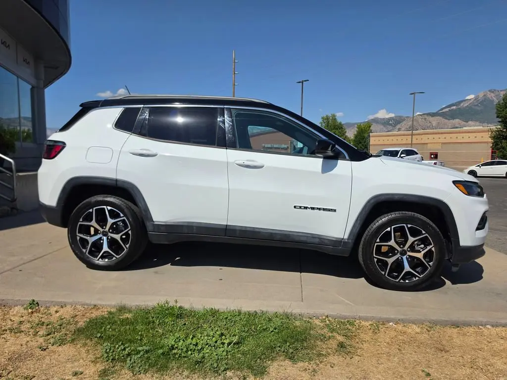 2025 Jeep Compass Limited 4X4 photo 4