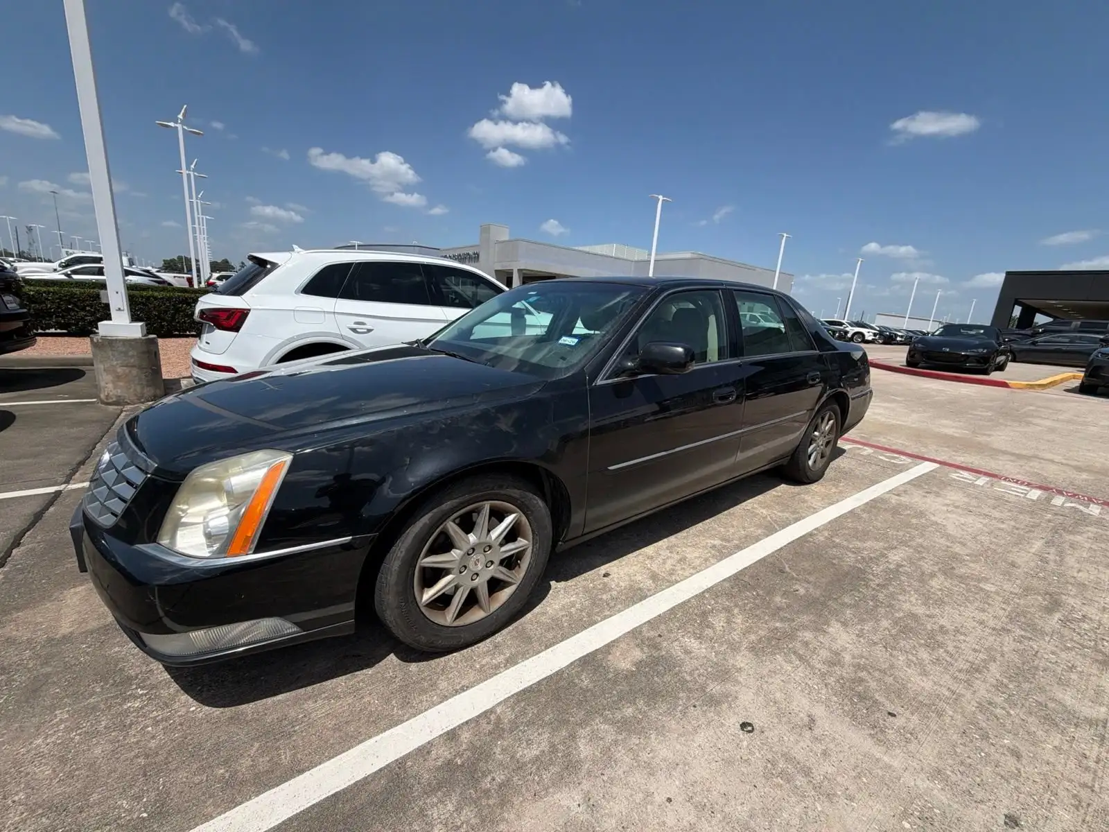 2011 Cadillac DTS Luxury Collection's photo