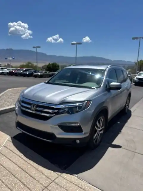 2017 Honda Pilot 4WD Elite's photo
