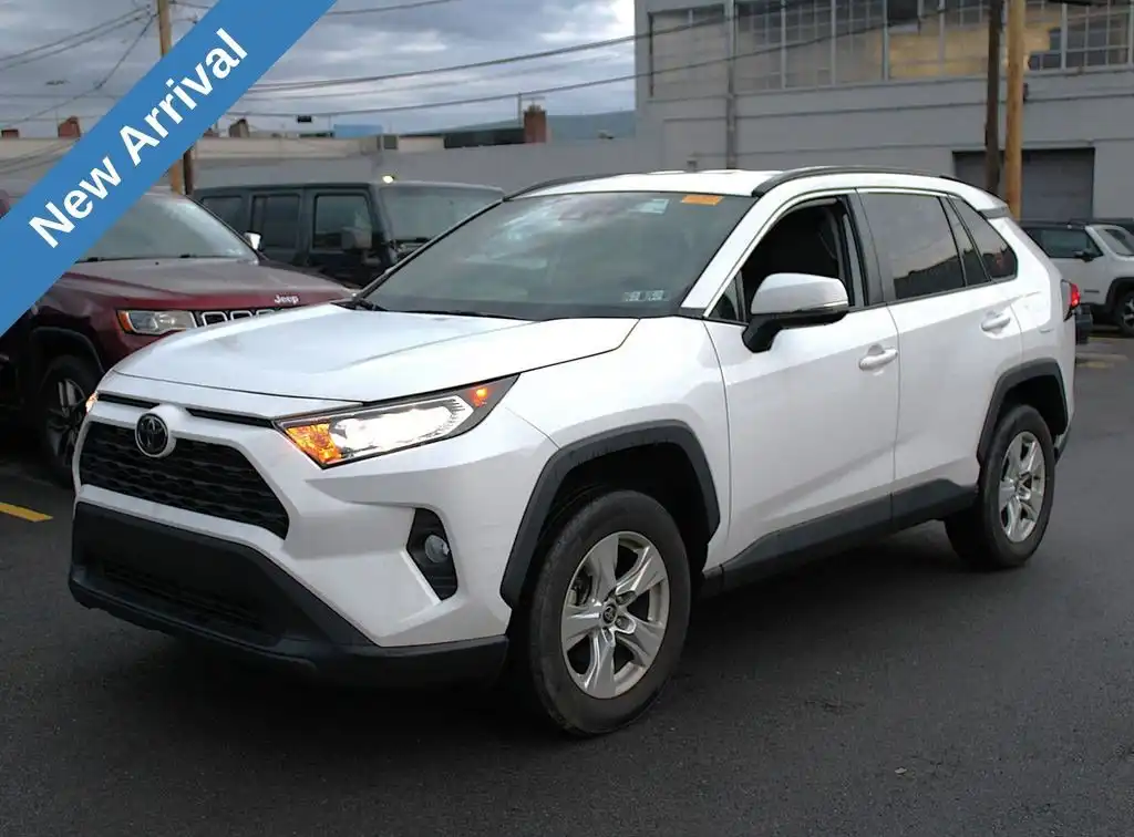 2021 Toyota RAV4 XLE AWD's photo