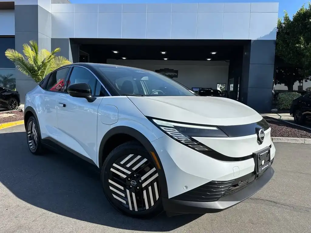 2026 Nissan Leaf SV+'s photo