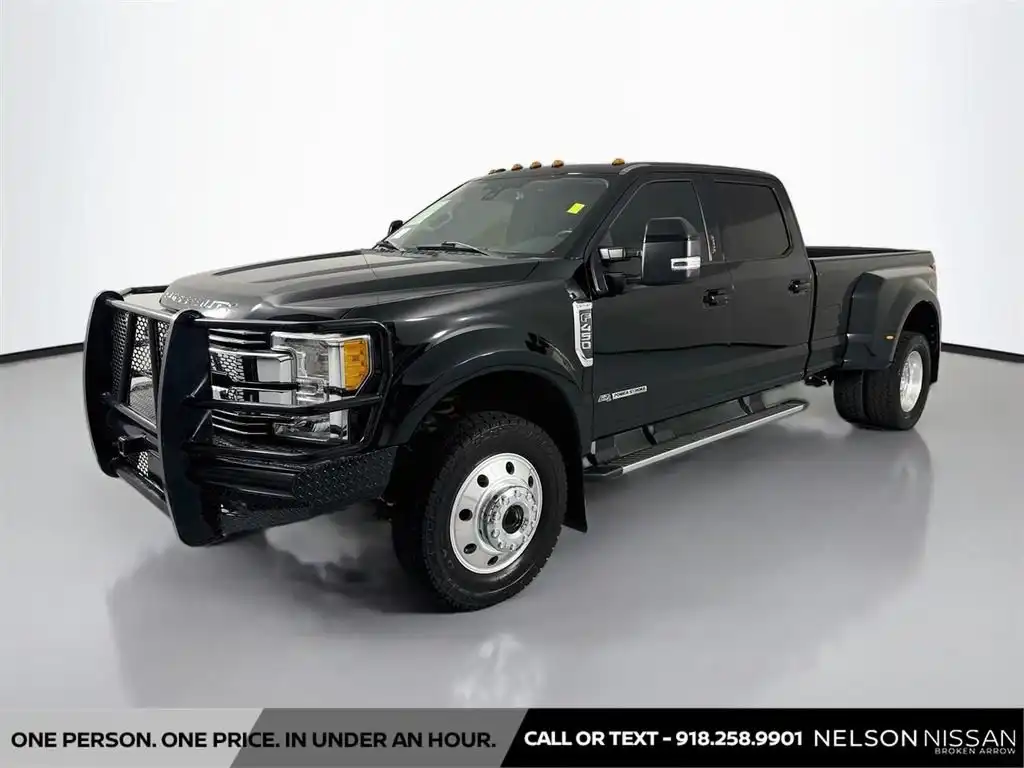 2017 Ford F-450 Lariat 4WD Crew Cab DRW 8' Box's photo