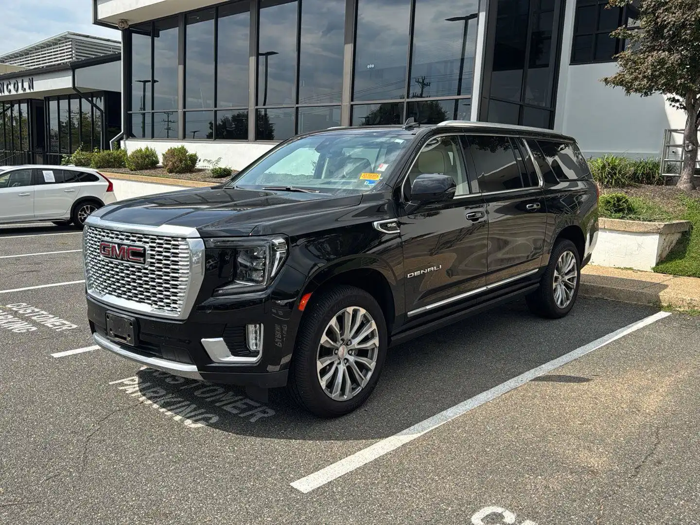 2022 GMC Yukon Denali AWD's photo