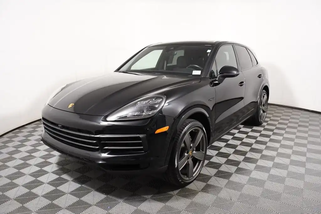 2022 Porsche Cayenne Platinum Edition E-Hybrid's photo