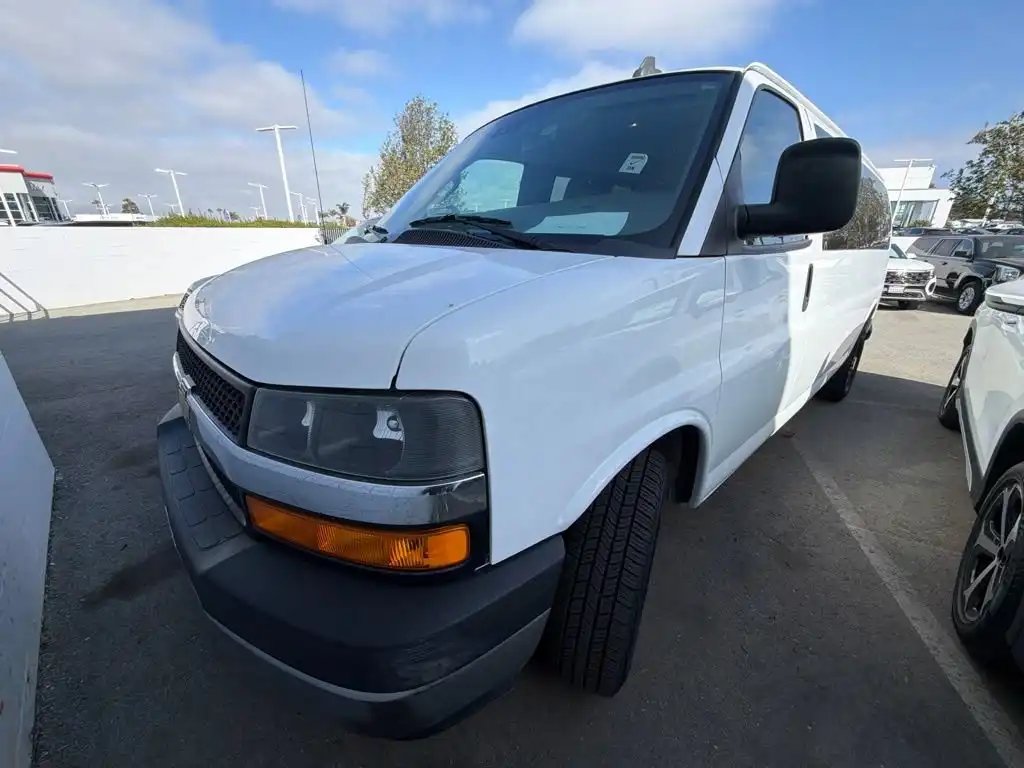 2022 Chevrolet Express LT 3500 Extended's photo