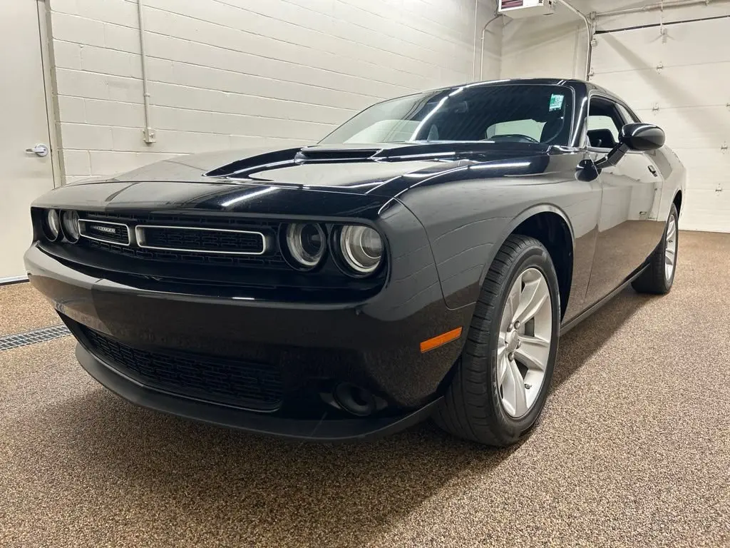 2023 Dodge Challenger SXT Auto photo 5