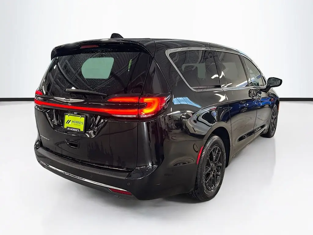 2025 Chrysler Pacifica Select photo 5