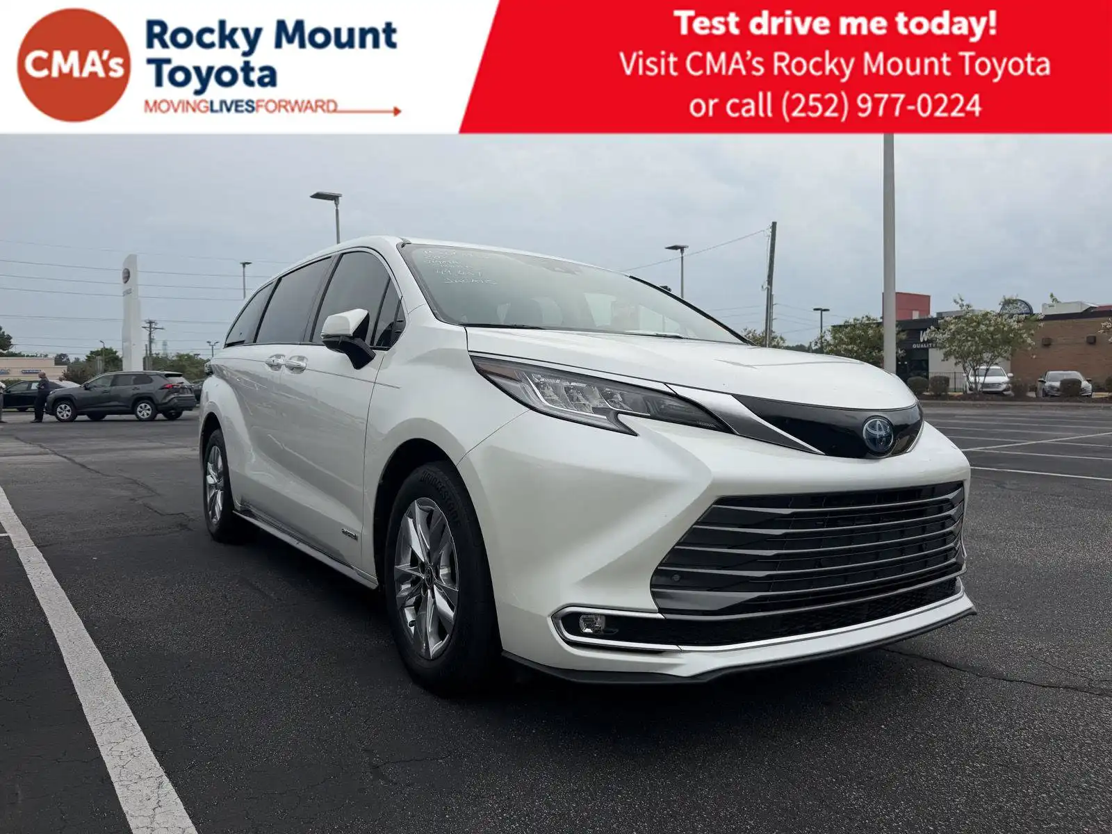 2021 Toyota Sienna Limited 7-Passenger Hybrid FWD's photo
