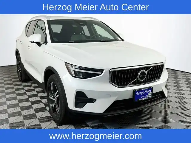 2025 Volvo XC40 B5 Core Bright AWD's photo
