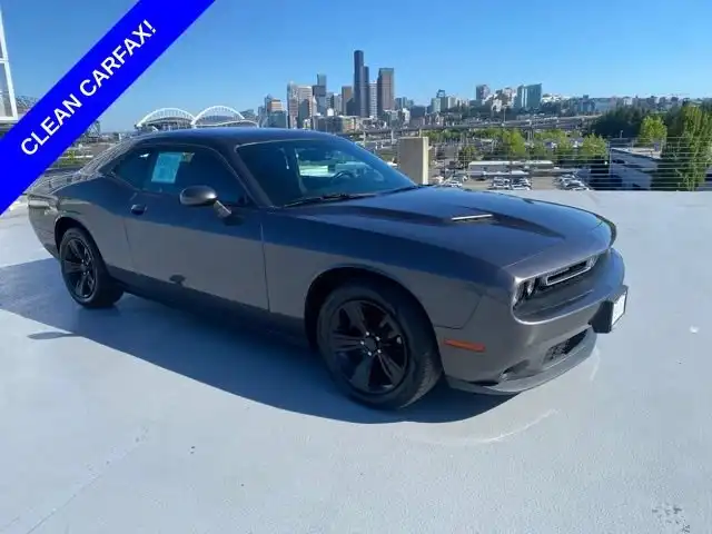 2020 Dodge Challenger SXT Auto's photo