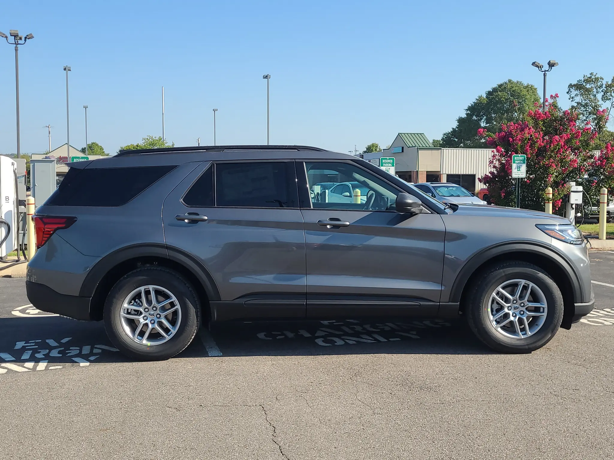2027 Ford Explorer Active 4WD 200A photo 4
