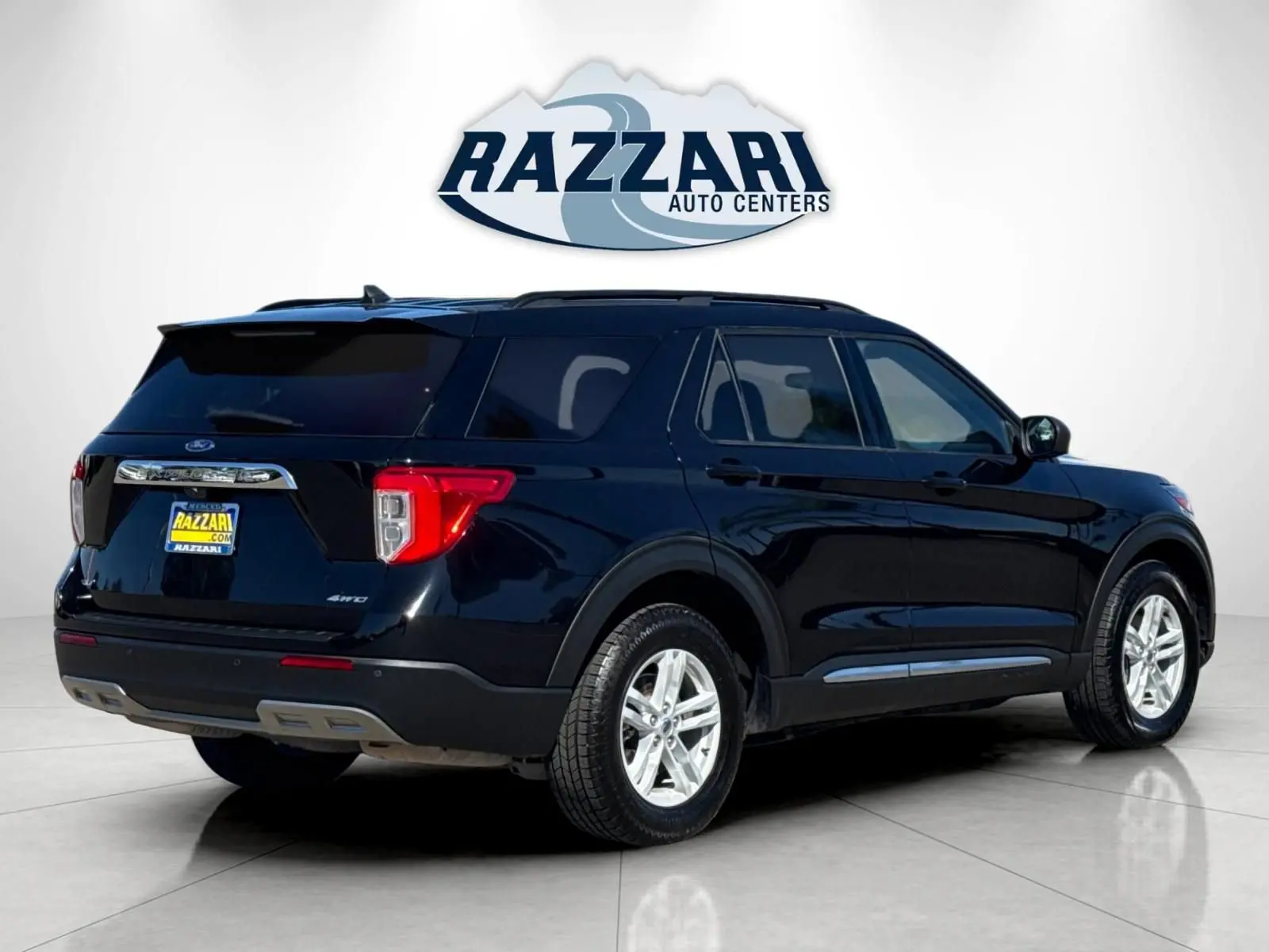 2023 Ford Explorer XLT 4WD photo 3