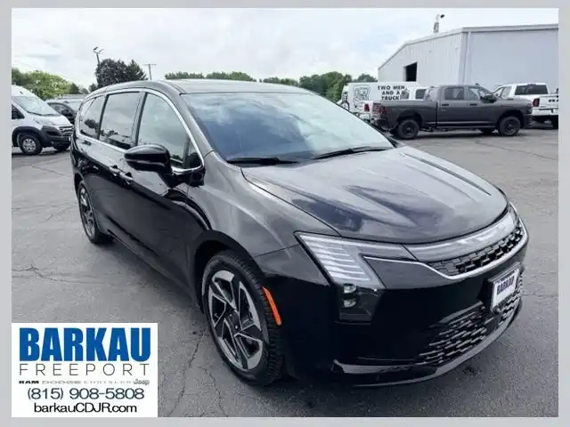 2027 Chrysler Pacifica Limited's photo