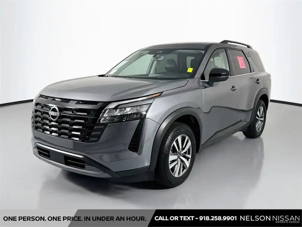 2026 Nissan Pathfinder SL FWD's photo