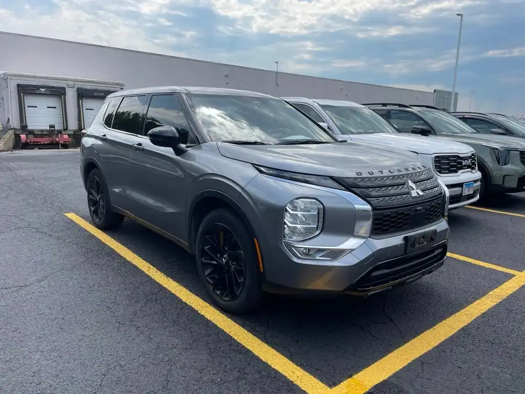 2022 Mitsubishi Outlander BE 2WD's photo