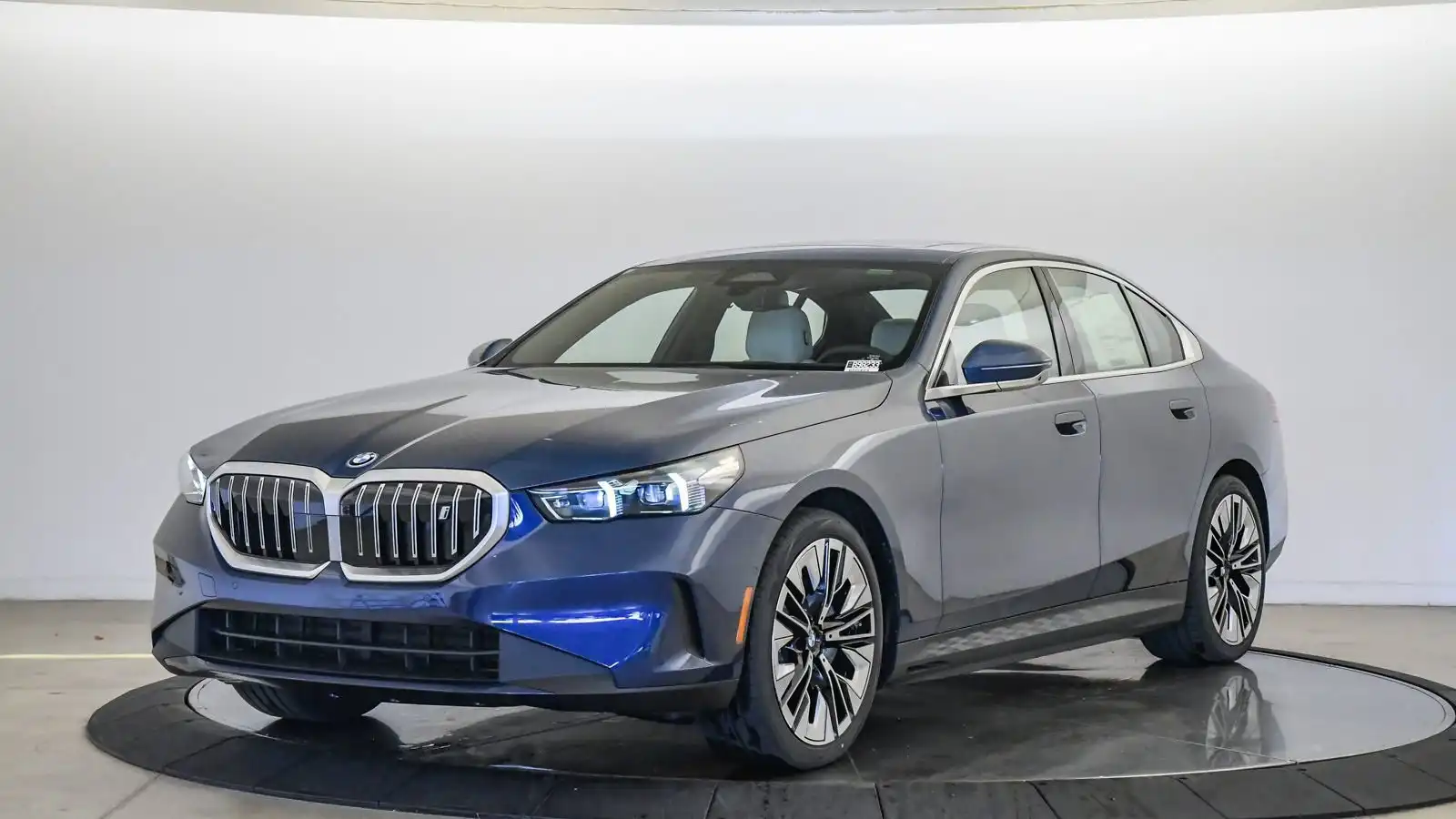 2027 BMW i5 eDrive40 Sedan's photo