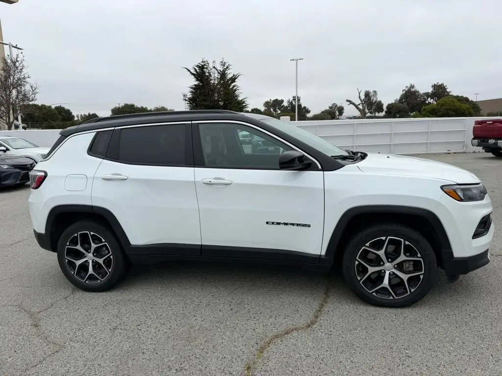 2024 Jeep Compass Limited 4X4 photo 3