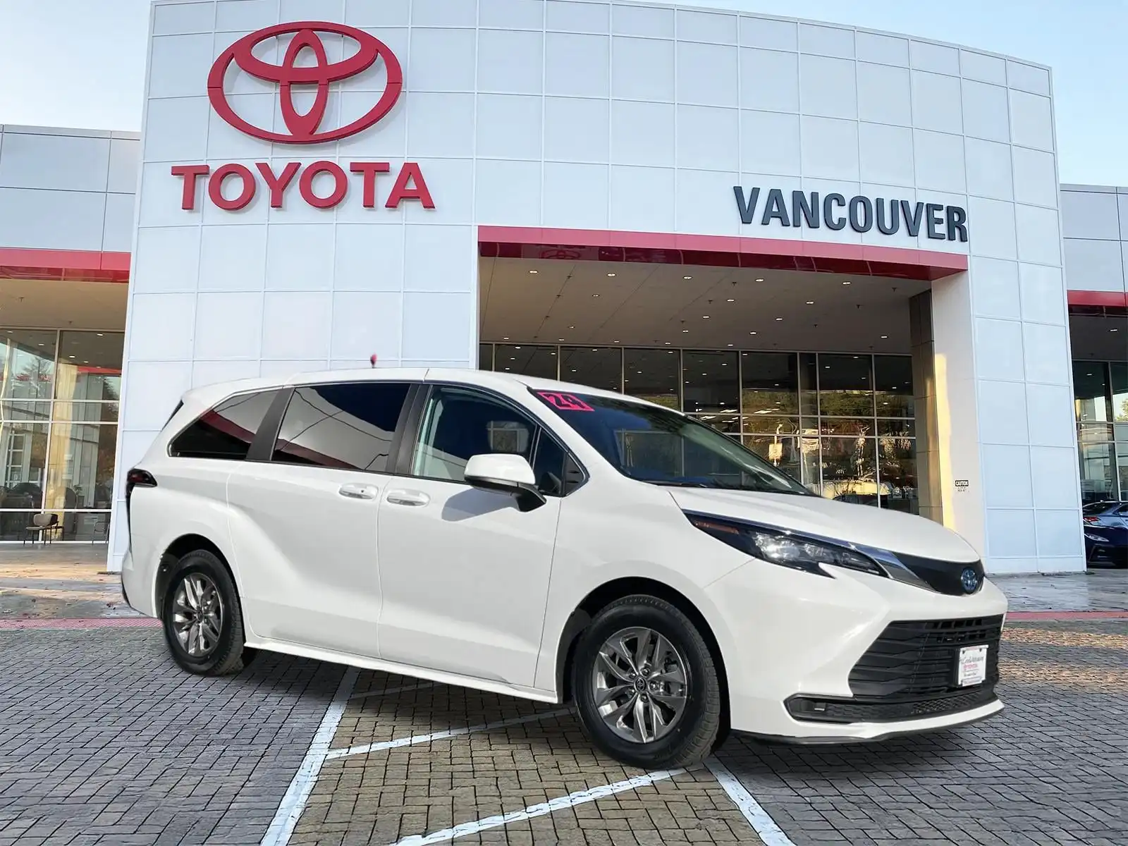 2024 Toyota Sienna LE 8-Passenger Hybrid AWD's photo