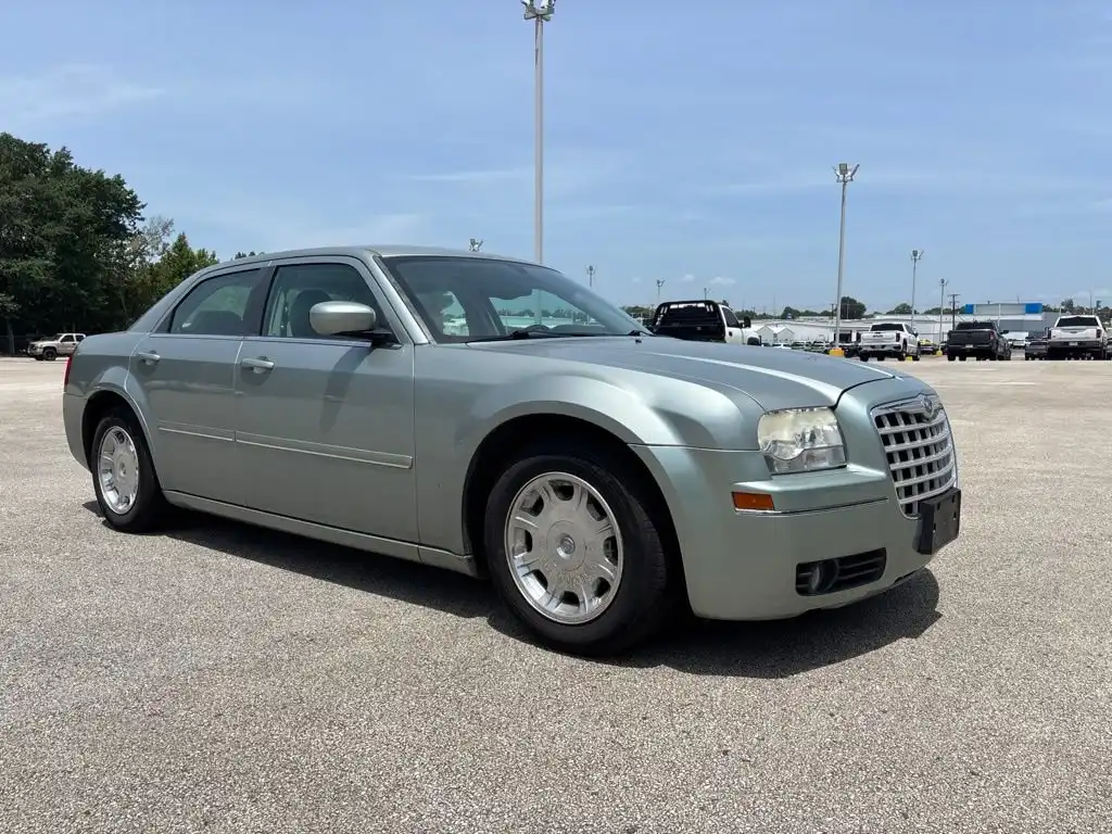 2005 Chrysler 300 Touring's photo