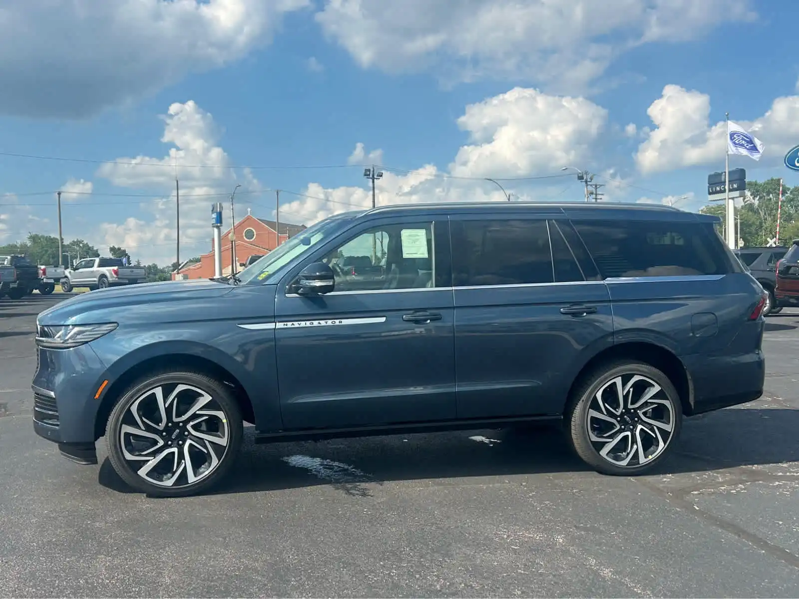 2027 Lincoln Navigator Reserve 4WD's photo