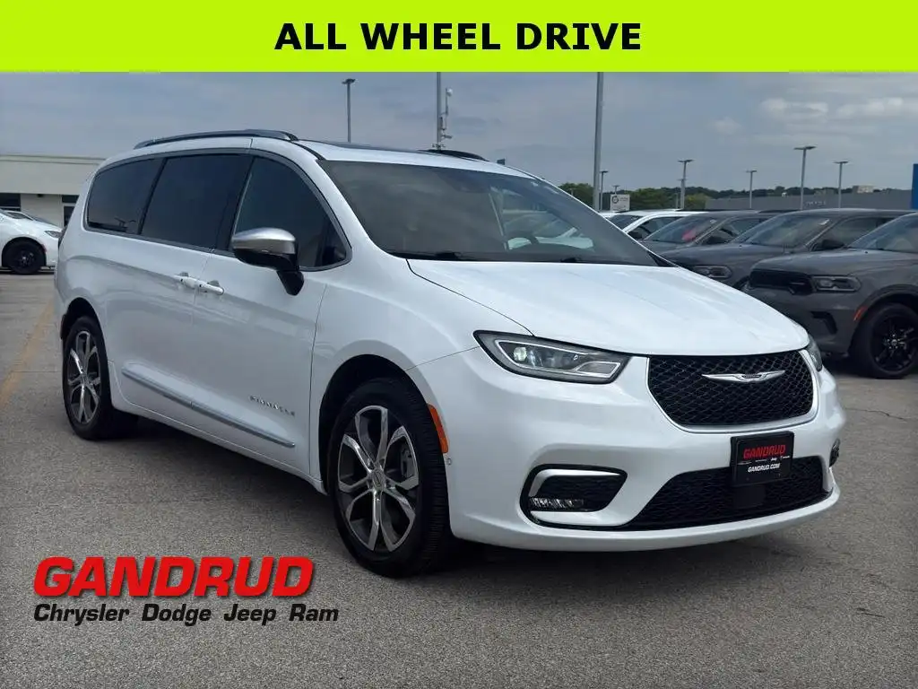 2025 Chrysler Pacifica Pinnacle AWD's photo