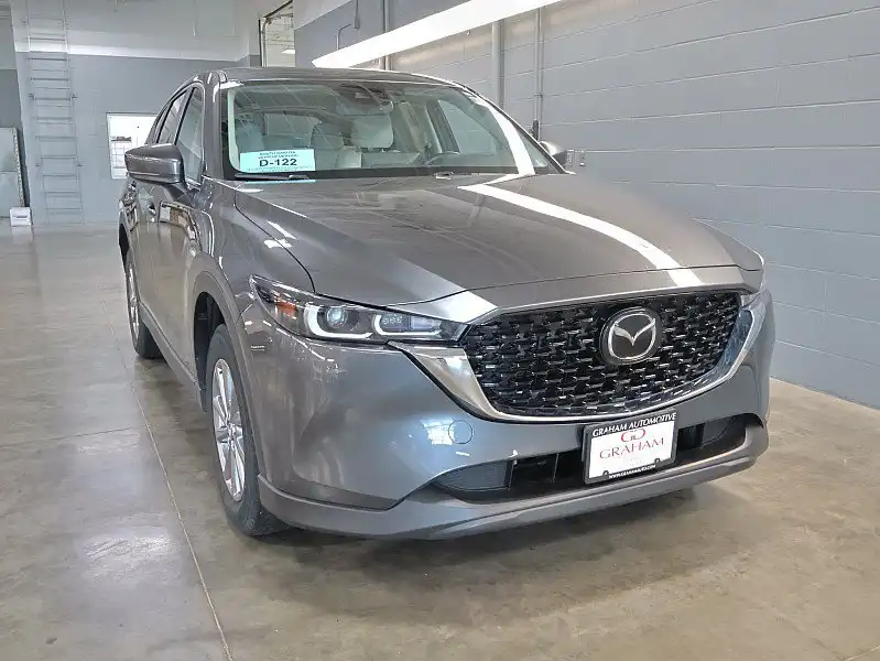 2023 Mazda CX-5 S Preferred package Auto AWD's photo