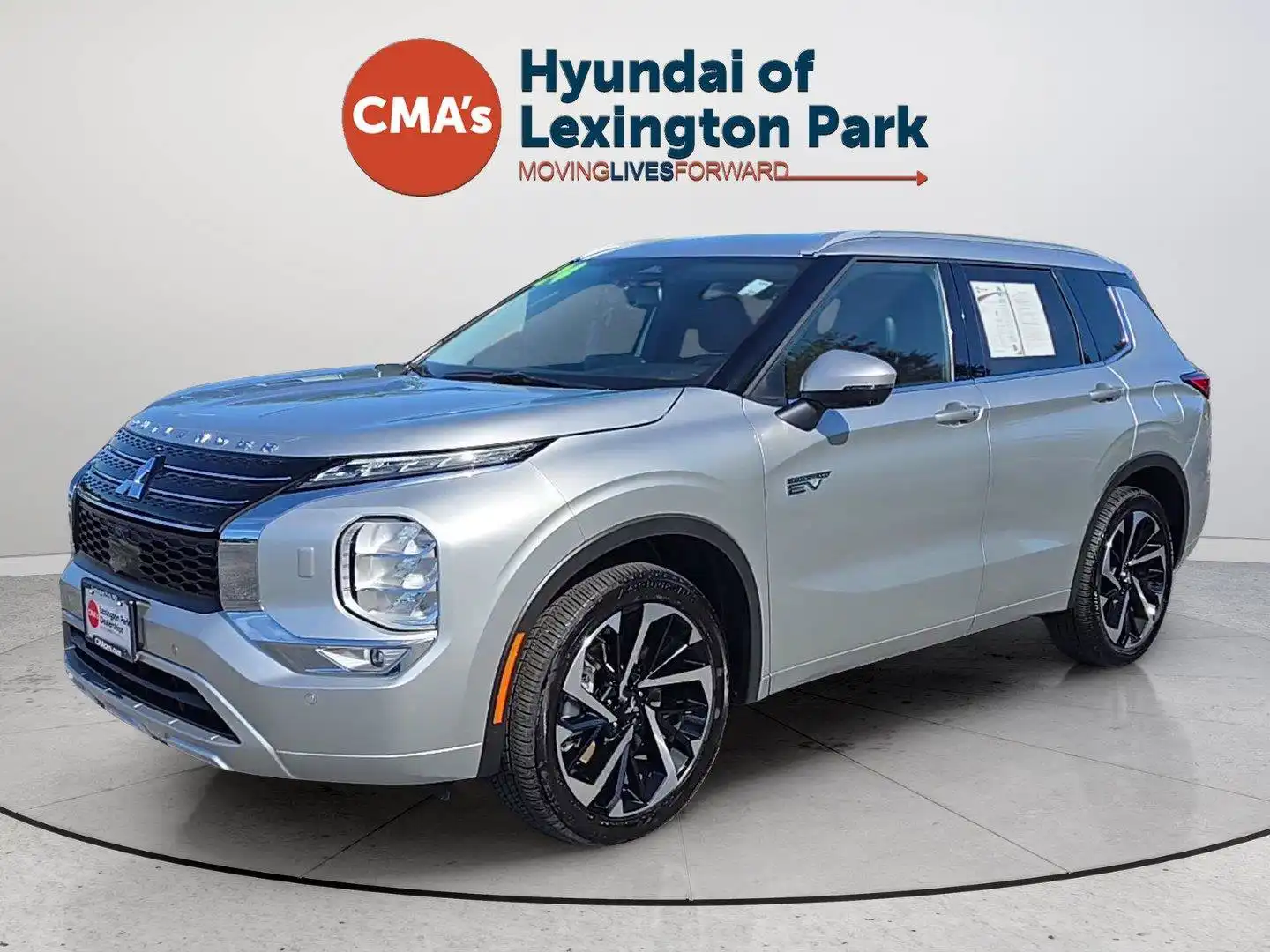 2024 Mitsubishi Outlander Plug-in Hybrid SEL S-AWC's photo