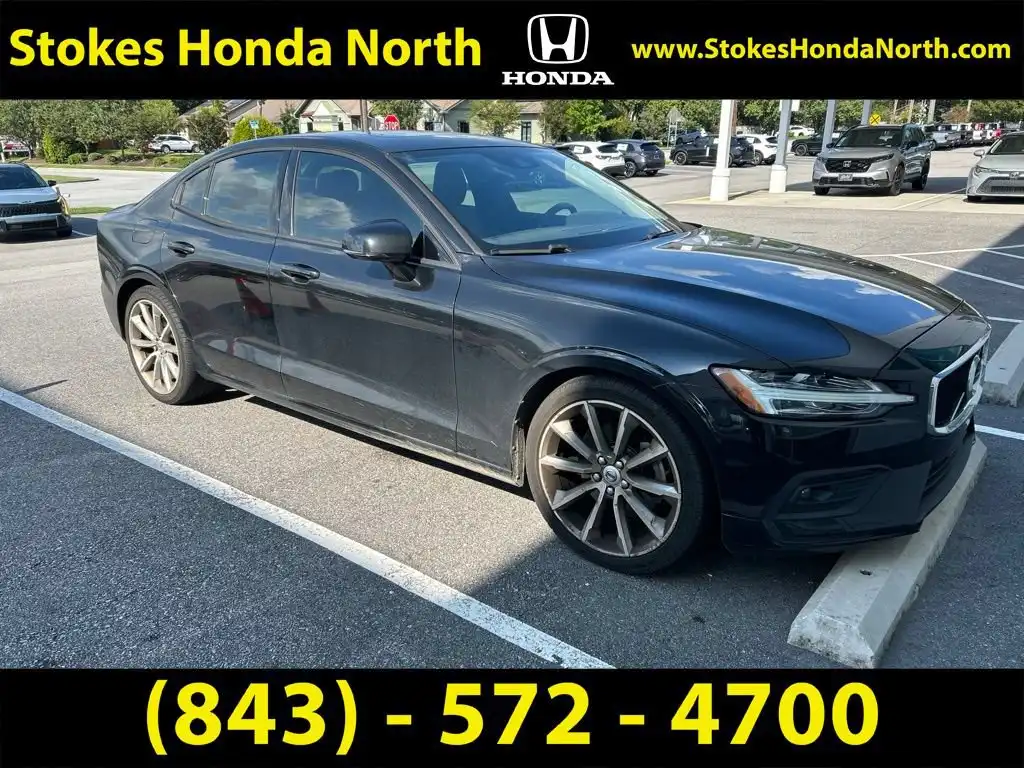 2021 Volvo S60 T5 Momentum's photo