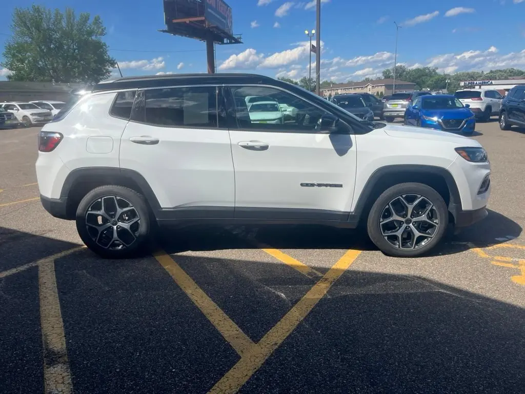 2025 Jeep Compass Limited 4X4 photo 5