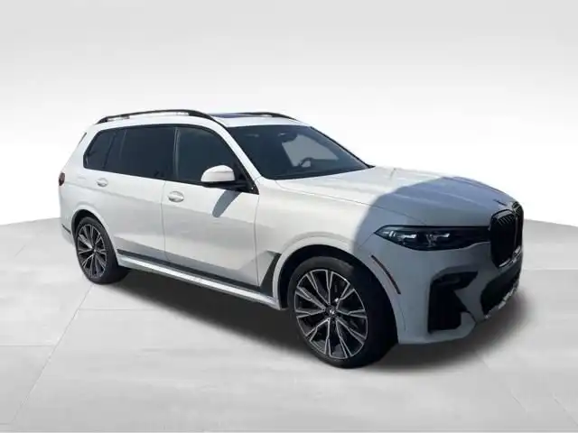 2021 BMW X7 M50i's photo