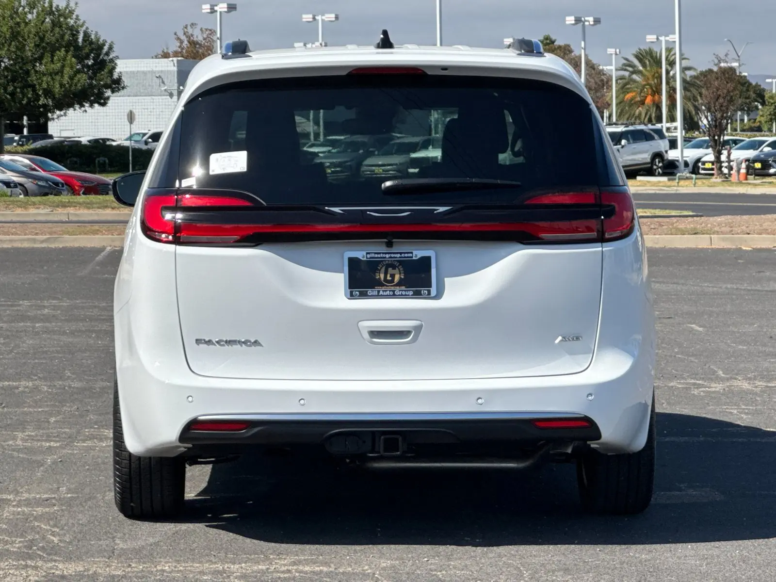 2027 Chrysler Pacifica Pinnacle photo 5