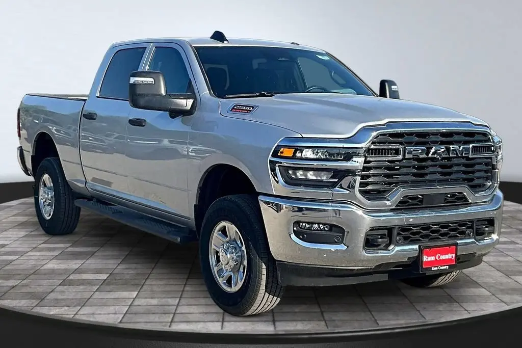 2026 RAM 2500 Tradesman 4WD Crew Cab SWB photo 3