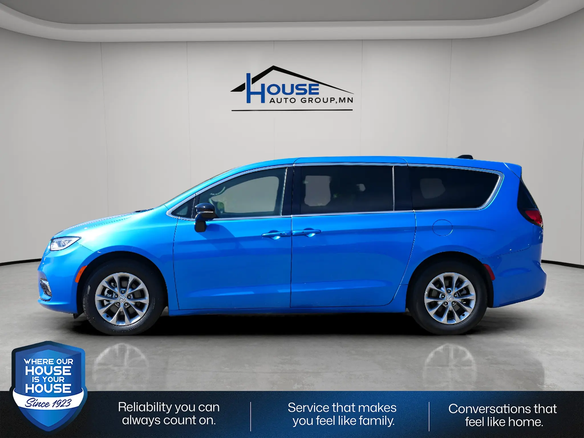 2026 Chrysler Pacifica Limited photo 3