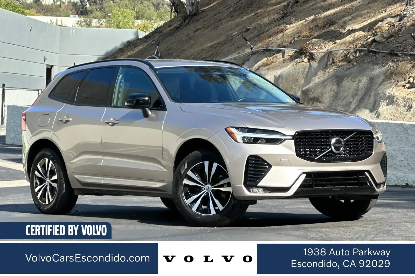 2025 Volvo XC60 B5 Core Dark AWD's photo