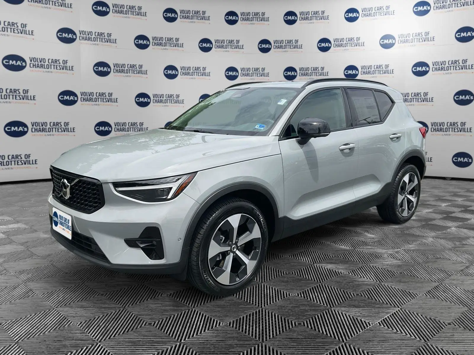 2026 Volvo XC40 B5 Plus Dark AWD photo 1