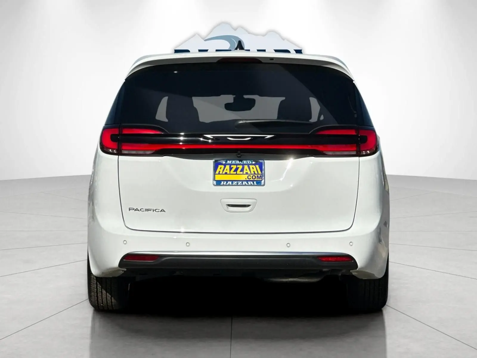 2027 Chrysler Pacifica Select photo 4