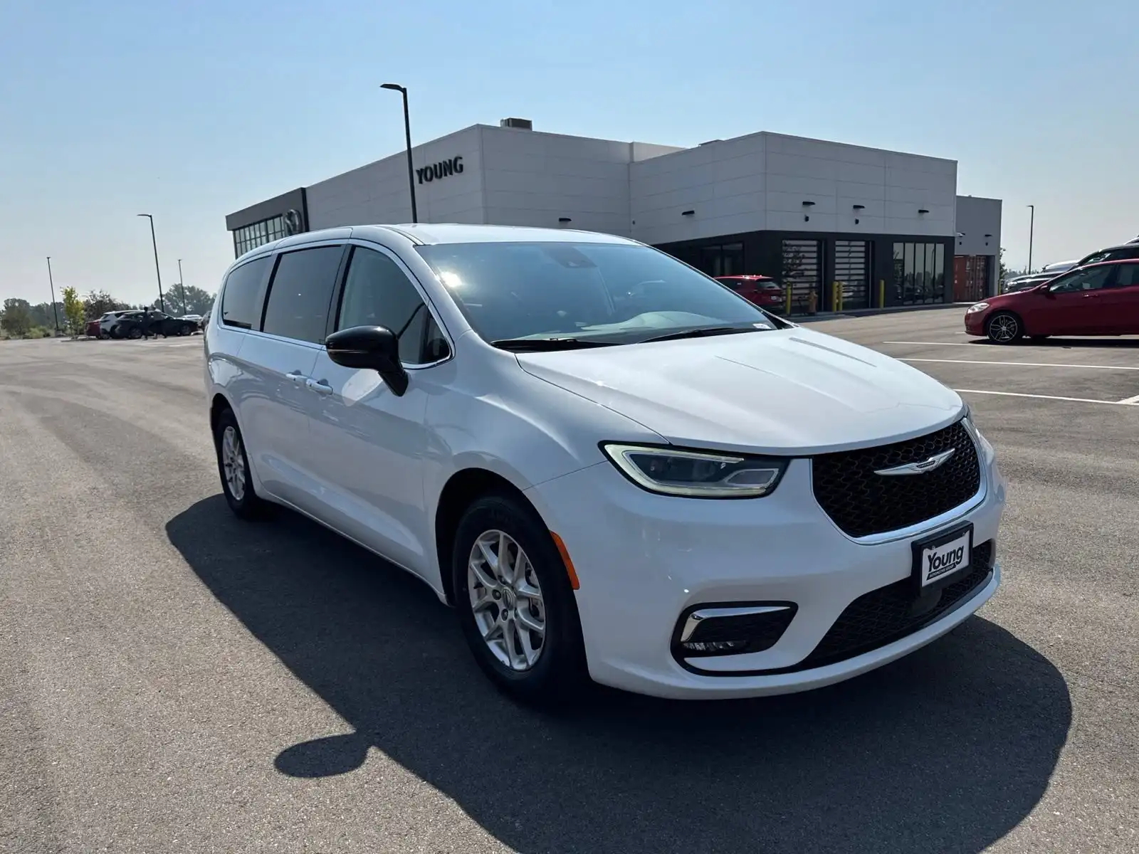 2024 Chrysler Pacifica Touring L's photo