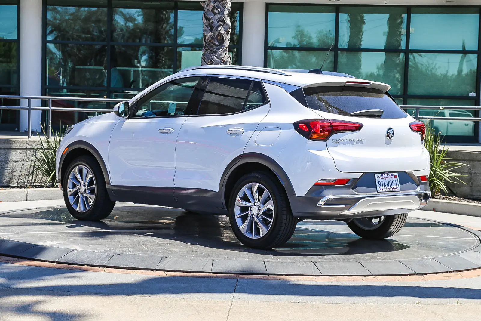2020 Buick Encore GX Essence AWD photo 3
