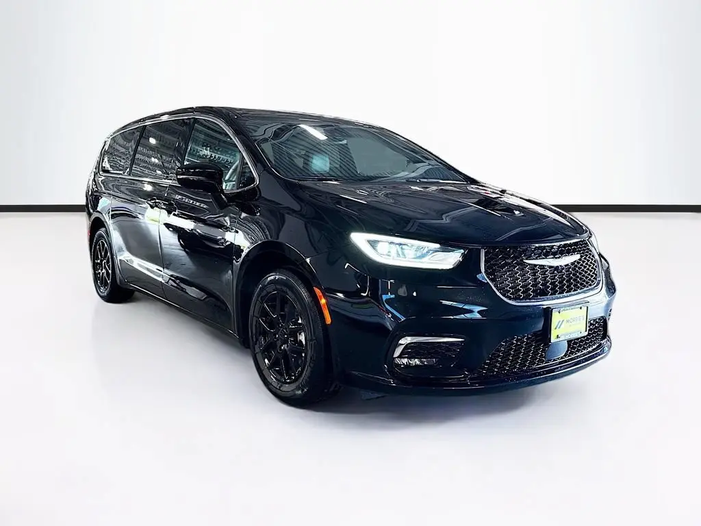 2025 Chrysler Pacifica Select photo 3