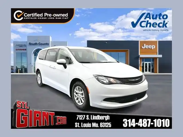 2023 Chrysler Voyager LX's photo