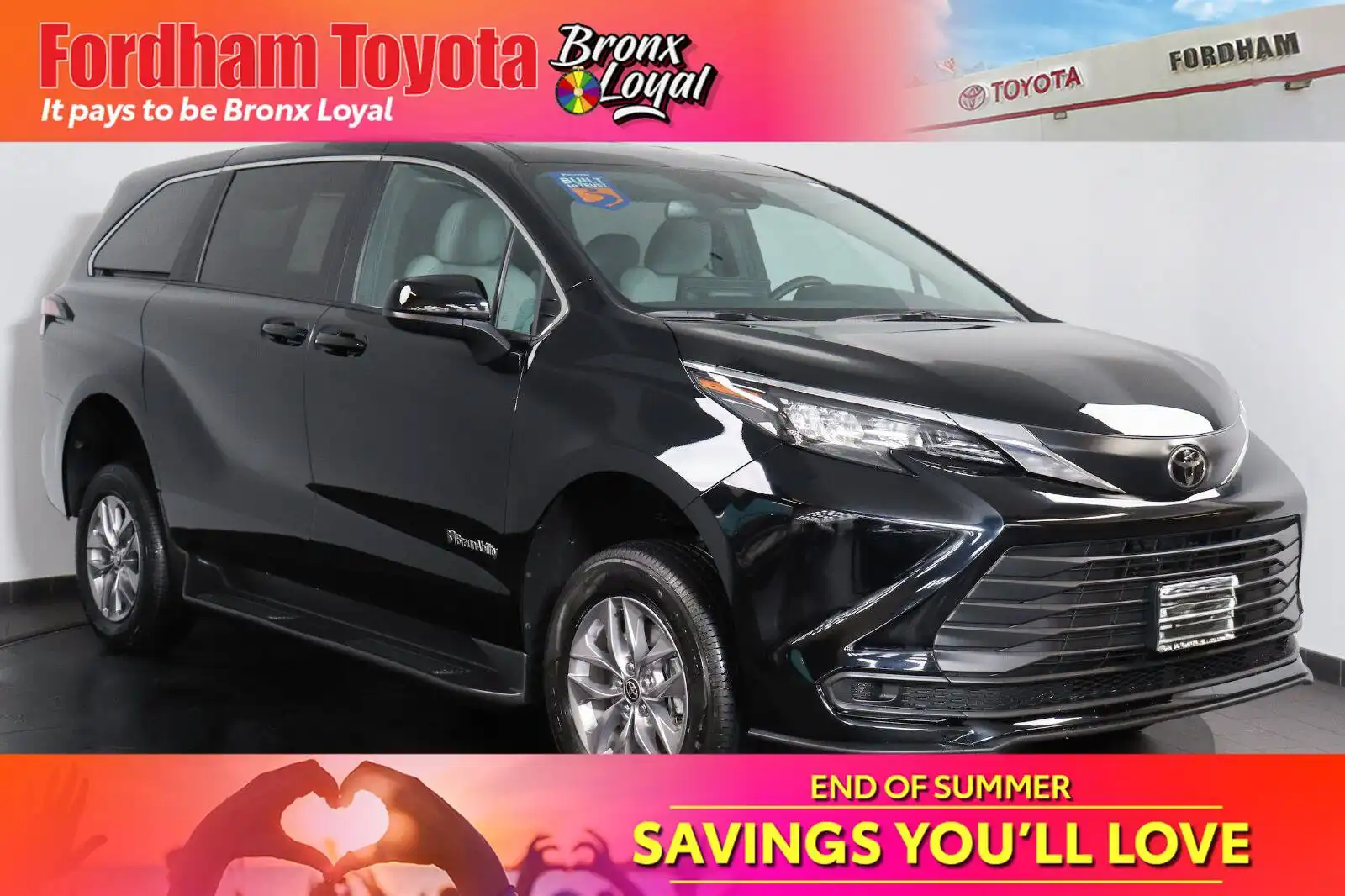2026 Toyota Sienna LE 8-Passenger Hybrid FWD's photo