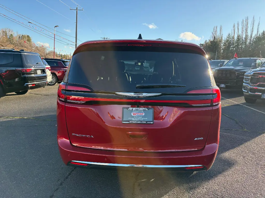 2026 Chrysler Pacifica Select AWD photo 5